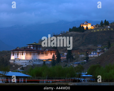 Paro Dzong et Musée National de Paro dans le Royaume du Bhoutan Banque D'Images