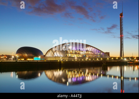 Le Glasgow Science Centre et le cinéma IMAX et le tour de Glasgow à côté de la rivière Clyde, Pacific Quay, Glasgow, Ecosse Banque D'Images