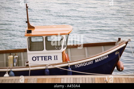 Bateau de pêche amarré dans le port de la ville de Torquay Devon Angleterre GB Royaume-Uni 2002 Banque D'Images