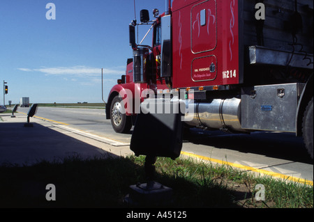 Station de pesage de patrouille de l'État pour les camions. Le poids est vérifié pour la sécurité routière. Nebraska State Patrol transporteur l'exécution. Banque D'Images