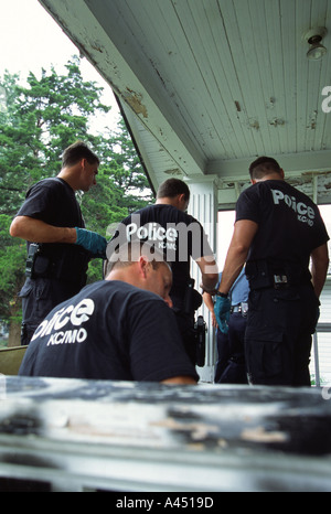 Policiers qui font un travail de papier au lieu du crime. Kansas City, MO, PD, USA. L'Unité des stupéfiants de la rue. Banque D'Images