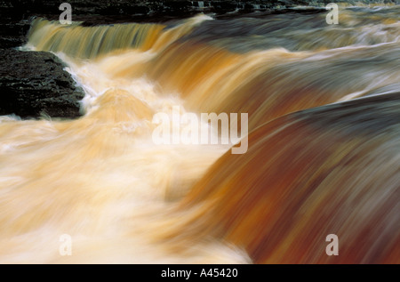 Cascade en couleur Aysgarth Falls Wensleydale Yorkshire Dales Banque D'Images