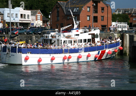 Plaisir en bateau de quitter le port de Padstow à Cornwall UK Banque D'Images