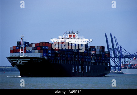 Conteneur Hanjin navire quittant le port de Felixstowe dans le Suffolk, le premier port de conteneurs. Banque D'Images