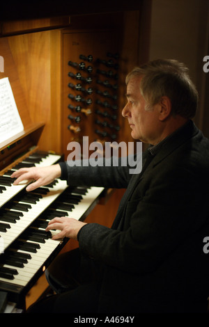 Terboyken Heinz organiste à l'orgue dans l'église St Lambertus Banque D'Images