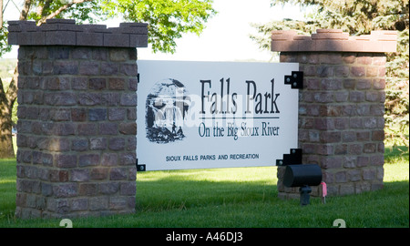 Sioux Falls Park Sign dans le Dakota du Sud, États-Unis - Une porte accueillante vers la beauté de la nature Banque D'Images