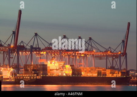 Le Terminal à conteneurs Altenwerder dans le port de Hambourg, Allemagne Banque D'Images