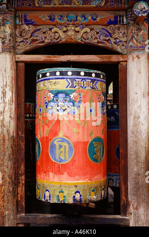 Moulin à prières tibétain Mani dans Taer si ou du Monastère de la ville de Xining dans la province de Qinghai, Chine Banque D'Images