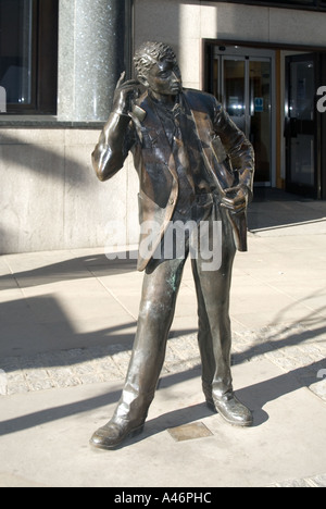 London Cannon Street statue d'un commerçant de Liffe with mobile phone Banque D'Images