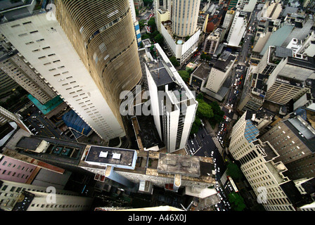 Skyline de Sao Paulo, Brésil. Sur le coin supérieur gauche le skyskaper COPAN de l'architecte Oscar Niemeyer Banque D'Images