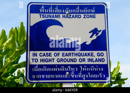 Zone des risques de tsunami en signe d'un arbuste à la plage Koh Libong Thaïlande Banque D'Images