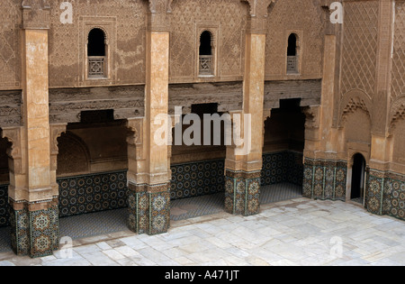 Cour intérieure à l'intérieur de Medersa Ben Youssef, Marrakech, Maroc Banque D'Images