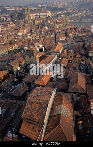 Vue aérienne de la ville de Porto, Portugal - au crépuscule Banque D'Images