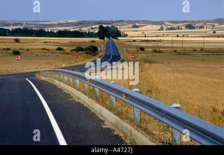 Nouvelle autoroute près de Sahagun, Leon, Espagne. Banque D'Images