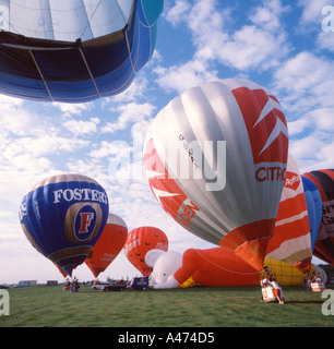 Les ballons à air sur le point de décoller Banque D'Images