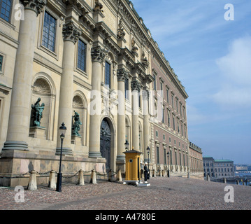 Kungliga Slott (Palais Royal) vu le long de Slottsbacken, Gamla Stan, Stockholm, Suède. Banque D'Images