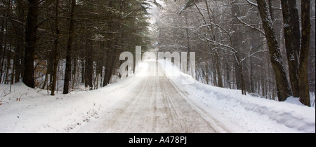 Vermont Route après tempête de neige Banque D'Images
