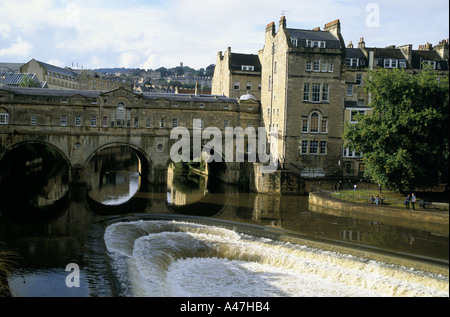 Pulteney Bridge sur la rivière Avon à Bath Banque D'Images