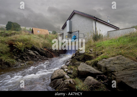 Bâtiment des turbines et de fuite d'Auchteryre Hydro Electric Power Station Tyndrum, Stirling, Scotland UK Banque D'Images