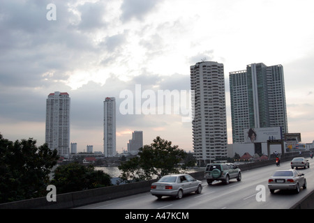 Les immeubles de grande hauteur moderne à Bangkok en Thaïlande Banque D'Images