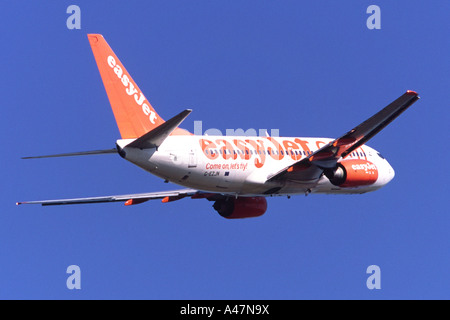 Boeing 737 d'Easyjet au départ de l'aéroport de Luton, Royaume-Uni Banque D'Images