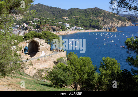 Vue panoramique sur mer et plage de Tossa de Mar Gérone Catalogne Catalogne Catalogne Costa Brava España Espagne Europe Banque D'Images