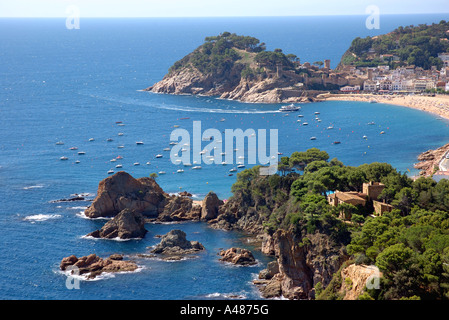 Vue panoramique sur mer et plage de Tossa de Mar Gérone Catalogne Catalogne Catalogne Costa Brava España Espagne Europe Banque D'Images