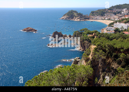 Vue panoramique sur mer et plage de Tossa de Mar Gérone Catalogne Catalogne Catalogne Costa Brava España Espagne Europe Banque D'Images