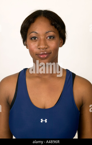 Mid adult woman wearing sportswear, portrait Banque D'Images