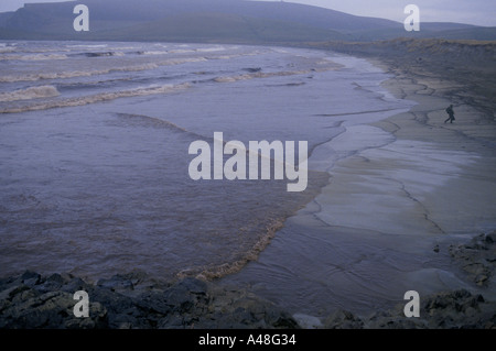 Rouler à terre d'huile par le pétrolier Braer qui a coulé au large des îles Shetland en janvier 1993. Le déversement de pétrole causé beaucoup d'environ Banque D'Images