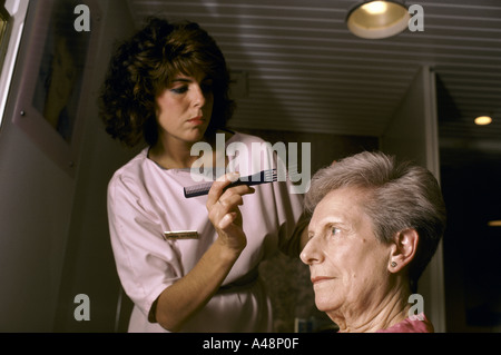 Salon de coiffure à bord du paquebot de la reine Elizabeth II Banque D'Images