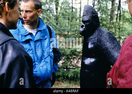 Apenheul primate Holland Park où 35 espèces de singes singes et Lémuriens en liberté avec les visiteurs Banque D'Images