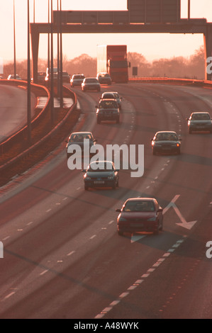 Autoroute M6 à Preston, Lancashire, UK, au coucher du soleil. C'était le premier tronçon d'autoroute en Bretagne. Banque D'Images