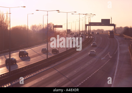 Autoroute M6 à Preston, Lancashire, UK, au coucher du soleil. C'était le premier tronçon d'autoroute en Bretagne. Banque D'Images
