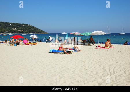 Vue panoramique sur mer et plage de St Tropez Côte D'Azur Saint San S Cote d Azur France Europe du Sud Banque D'Images