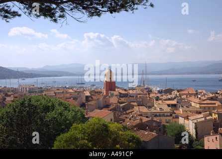 Vue panoramique du front de mer de St Tropez Côte D'Azur Saint San S Cote d Azur France Europe du Sud Banque D'Images