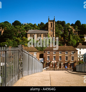 UK Shropshire Shifnal village et église paroissiale du pont Banque D'Images