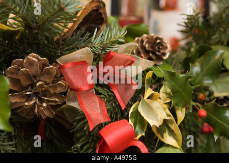 UK Shropshire Shifnal musée de Blists Hill cottage médecins cheminée décorée pour Noël Banque D'Images
