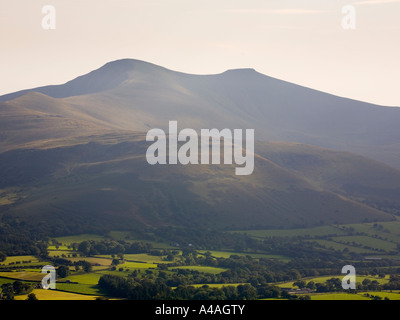 Le Pen Y Fan et le maïs du ridge Parc national de Brecon Beacons au Pays de Galles UK Banque D'Images