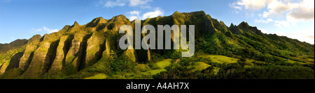 Hawaii, Oahu. Belle vue de Kualoa Ranch et les montagnes de Kualoa. Banque D'Images