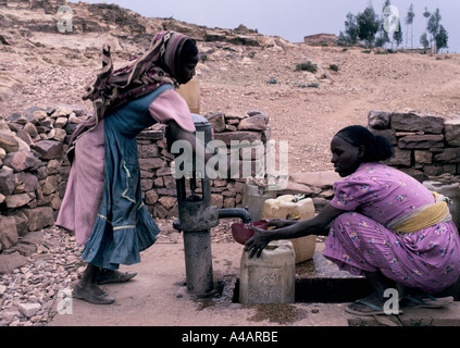 Pompe à eau, MESHAL, Érythrée 1991. Banque D'Images