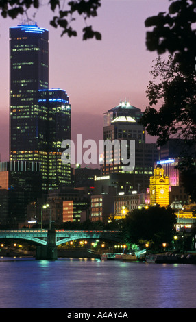 Afficher le long de la rivière Yarra de Birrarung Marr de CBD, Melbourne, Victoria, Australie,, vertical, Banque D'Images