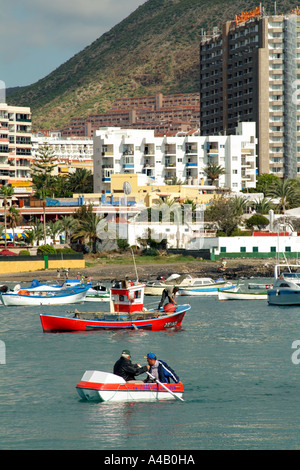 Le port de Los Cristianos et le port sud de Tenerife Espagne aviron Banque D'Images