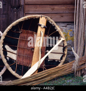 Coracles faits à la main à partir de matériaux traditionnels Banque D'Images