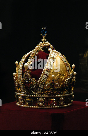 Couronne d'or de l'empereur austro-hongrois Rudolf II de la Hofburg à Vienne, Autriche Banque D'Images