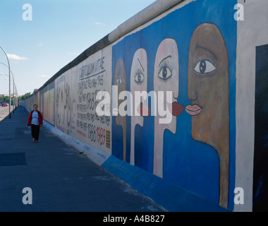 Murales sur une section du mur de Berlin, Berlin, Allemagne, Banque D'Images