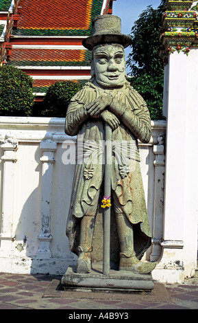 Thaïlande, Bangkok, Ko Ratanakosin, centre de Bangkok - statue à l'entrée de Wat Po. Banque D'Images