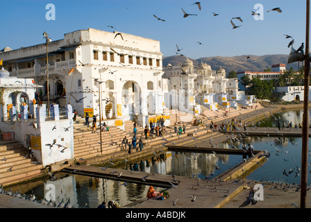Image de l'echelle des Ghats à l'Hindu ville sainte de Pushkar Rajasthan Inde Banque D'Images