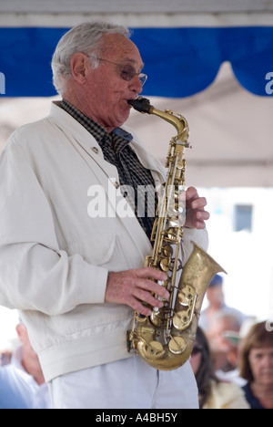 Musicien de jazz australien Don Burrows l'exécution à l'Australian Wooden Boat Festival à Hobart 2007 Banque D'Images