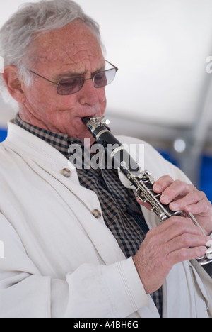 Musicien de jazz australien Don Burrows l'exécution à l'Australian Wooden Boat Festival à Hobart 2007 Banque D'Images